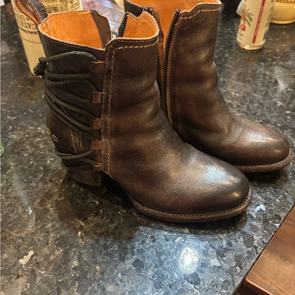 BED STU | Blaire Women's 8.5
Distressed Leather Cobbler Series
Heel Ankle Boots
